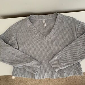 Alo Yoga Light Grey V-Neck Ribbed Sweater Muse, Size Large